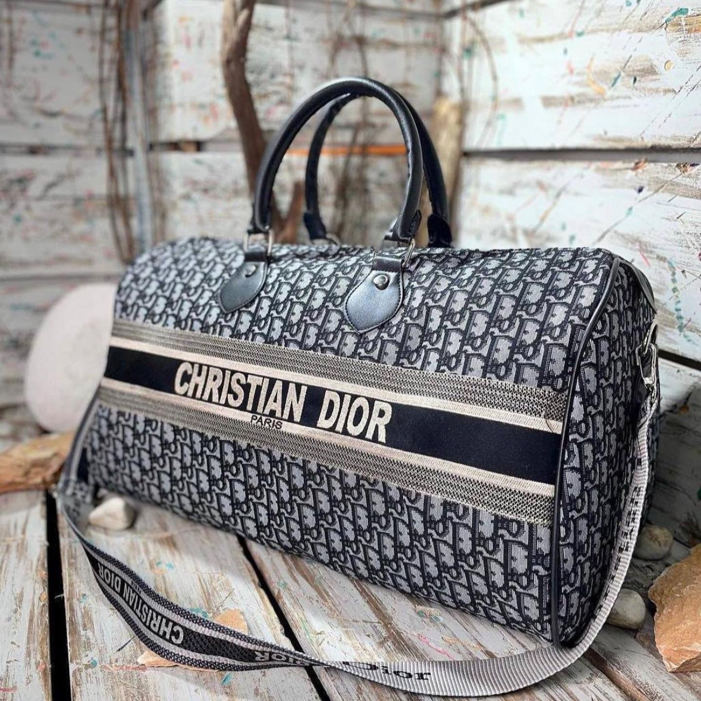 DIOR