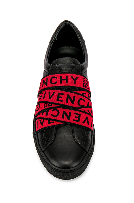 GIVENCHY